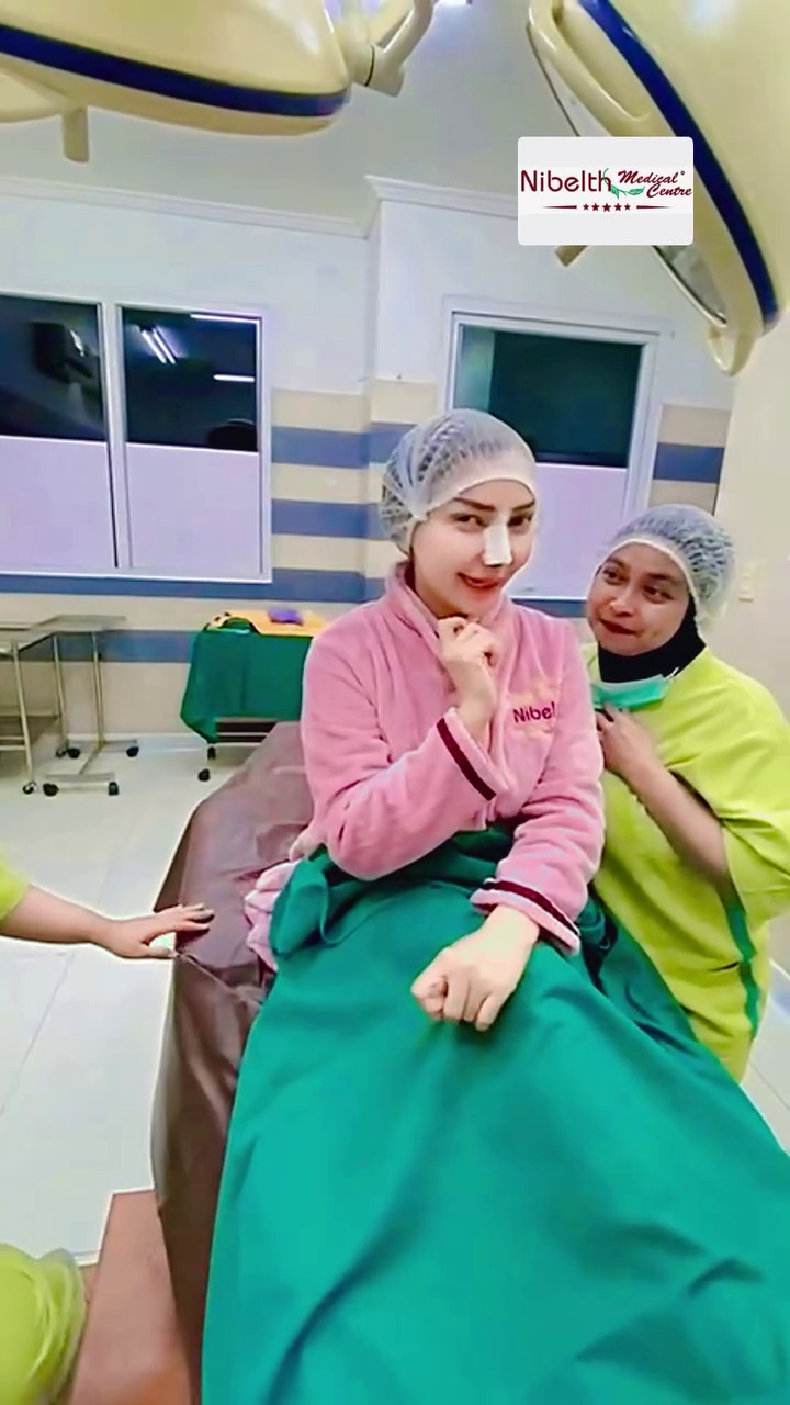 7 Potret Roro Fitria jalani operasi plastik hidung, ngaku demi kesehatan