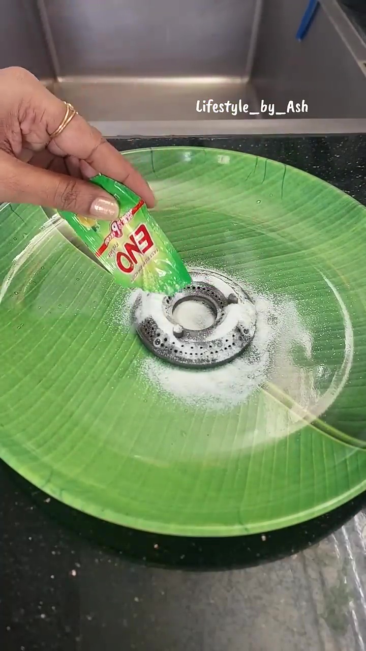 Hasilnya bikin nggak nyangka, ternyata kerak burner kompor gas bisa luntur dengan 2 bahan dapur ini