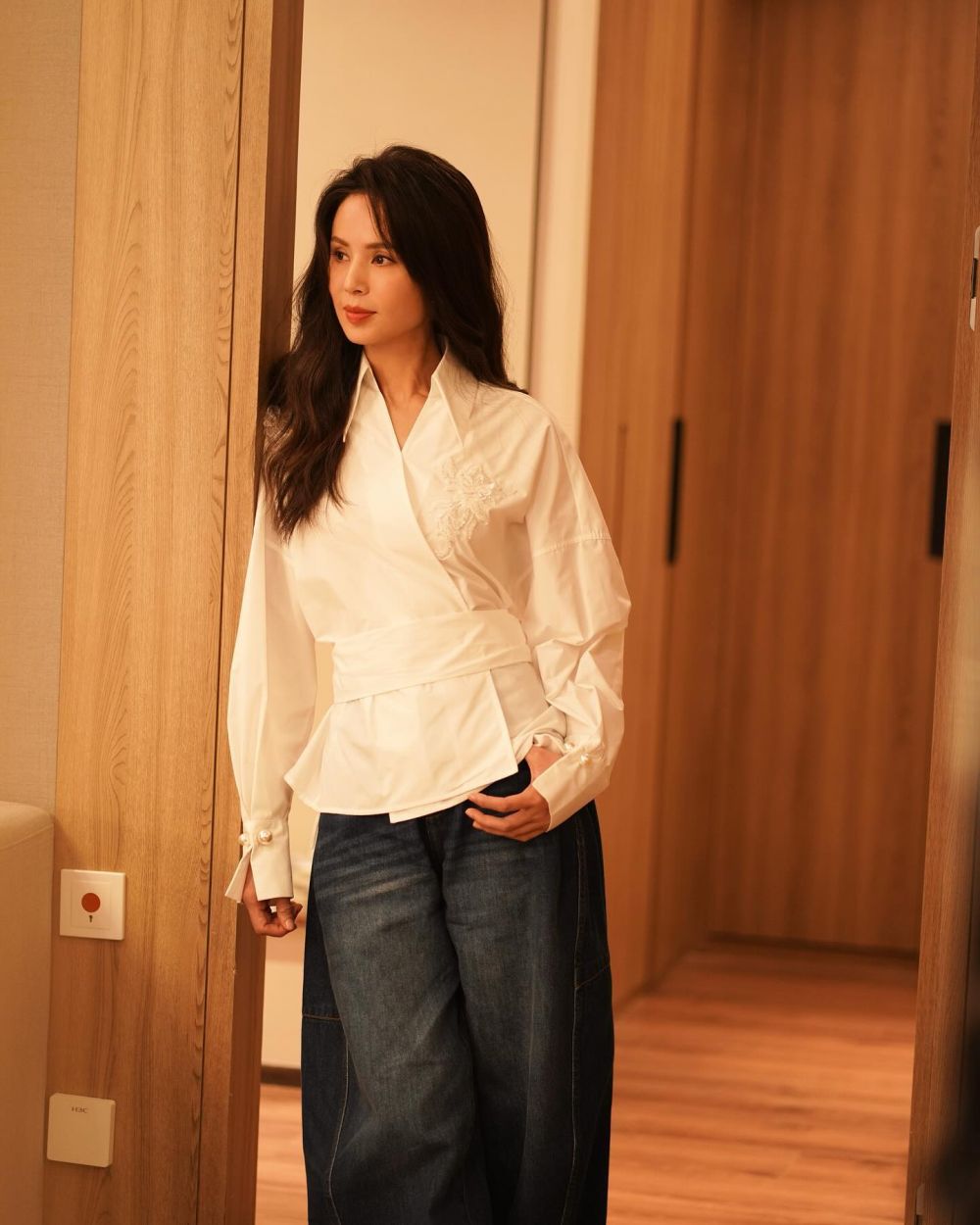 Paras Bibi Lung dinilai tak sesuai umur sampai pihak bandara curiga, 9 potretnya awet muda di usia 59