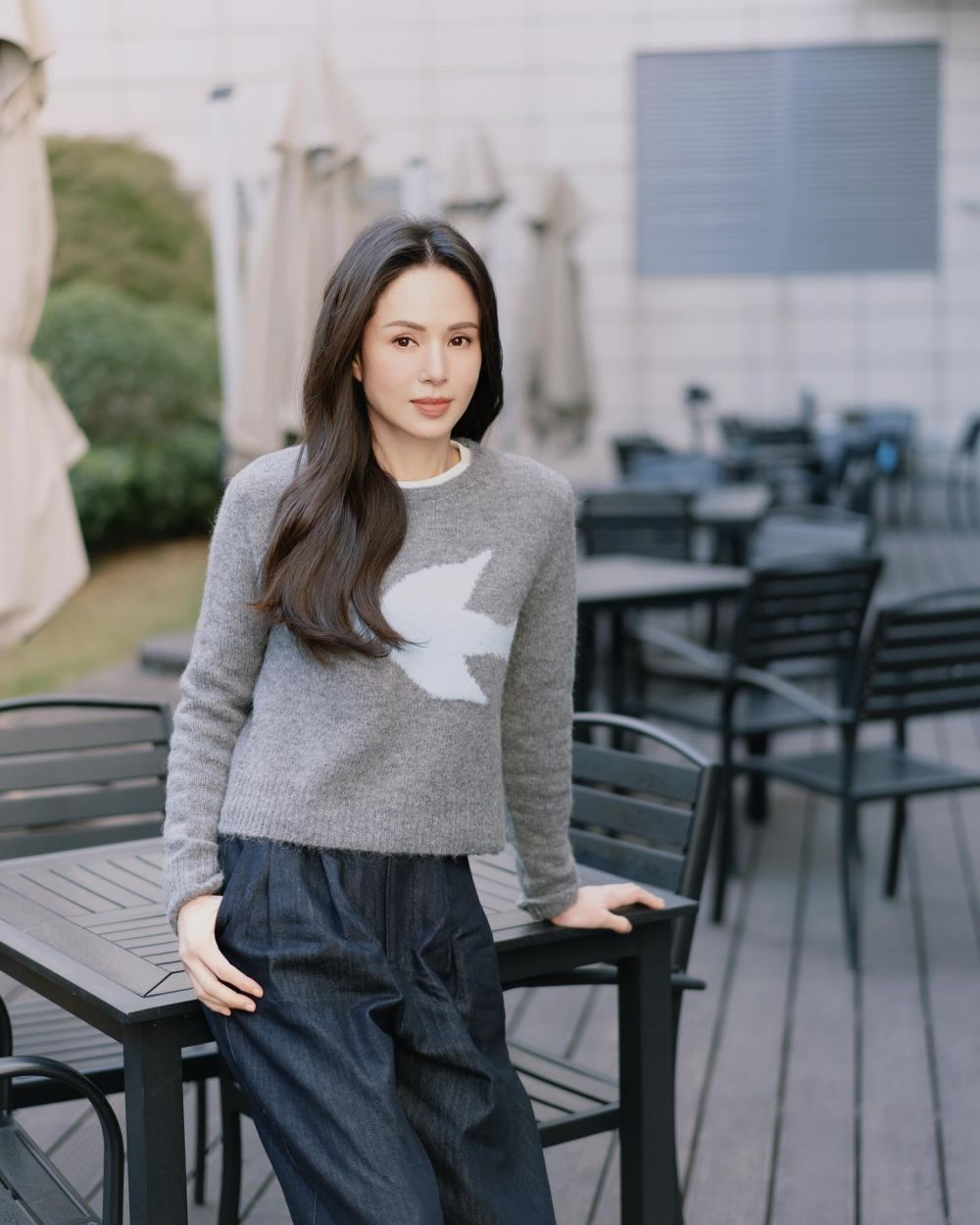 Paras Bibi Lung dinilai tak sesuai umur sampai pihak bandara curiga, 9 potretnya awet muda di usia 59