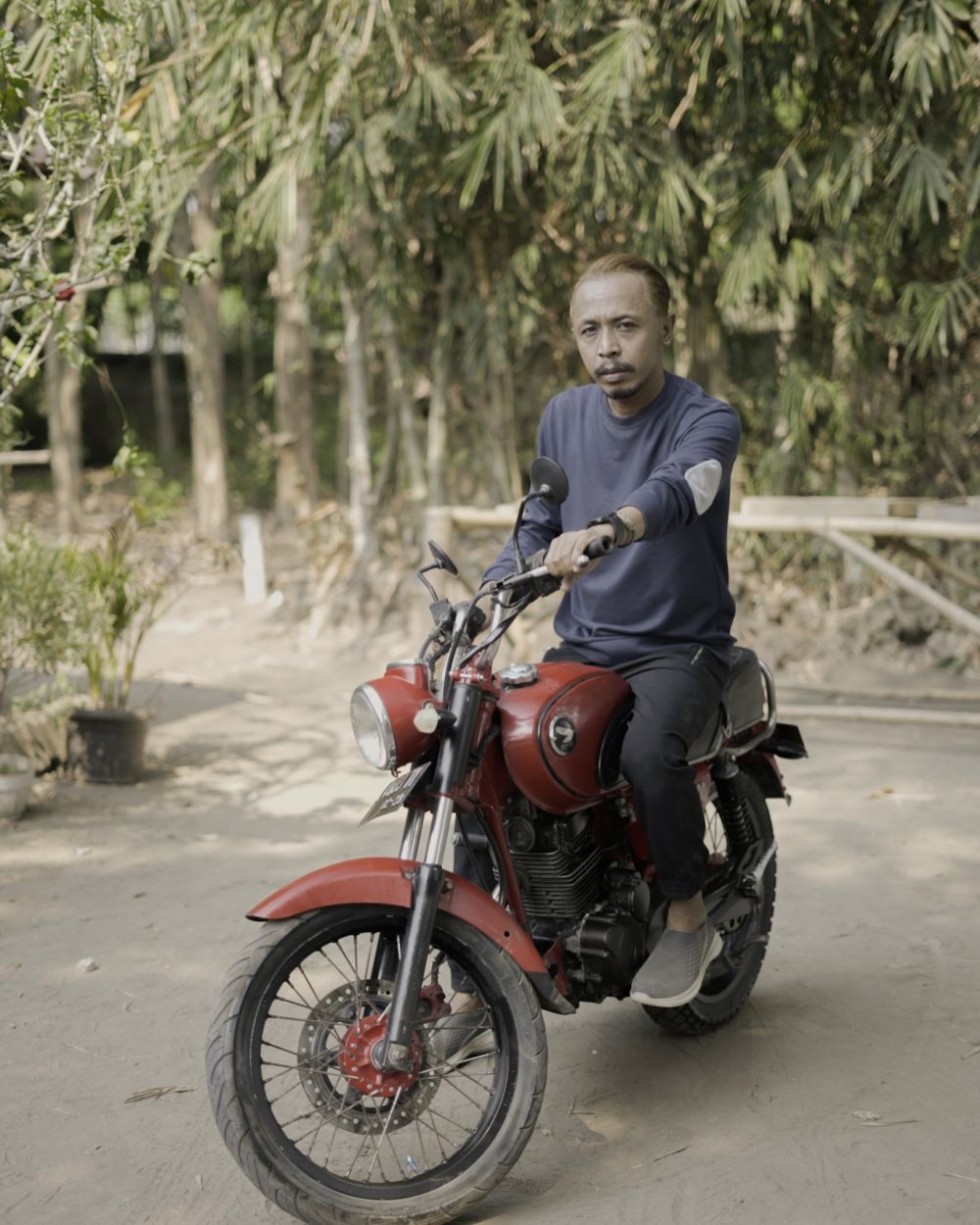 Cerita Furry Setya 'Mas Pur' jadi jangkrik di iklan rokok, honornya bikin syok, ini 5 potretnya