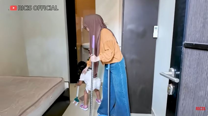 9 Potret kos-kosan 8 pintu Ria Ricis yang 'diserahkan' untuk Moana, tampilannya eksklusif 2 lantai