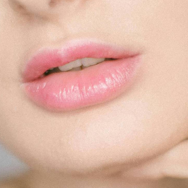 Pengin punya tampilan bibir tebal? Lakukan 3 tutorial simpel ini buat bentuk bibir makin indah