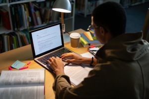 100 Kata-kata bijak mahasiswa tingkat akhir 2025, bikin semangat skripsi dan wisuda