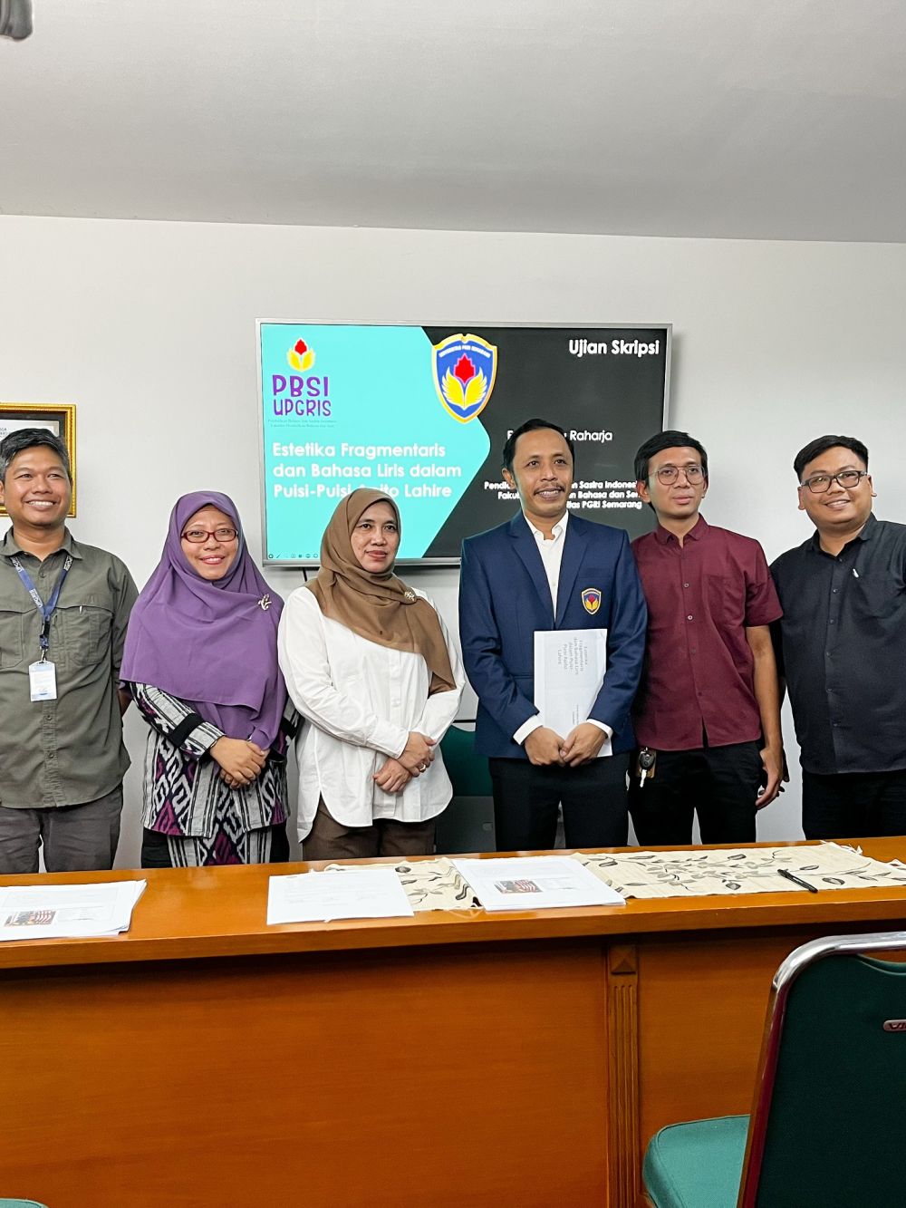 Kisah Furry Setya 'Mas Pur' lulus S1 di usia 42, 15 tahun kuliah karena kejar karier di Jakarta