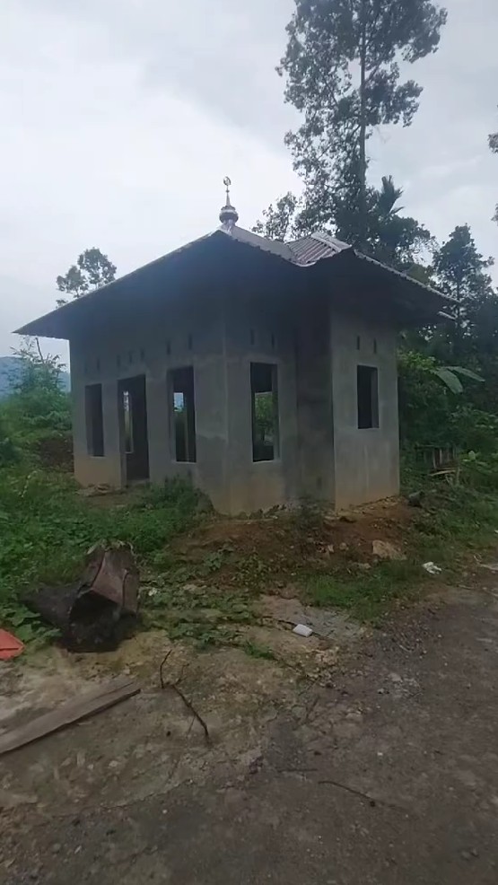 Kisah kematian Nia penjual gorengan sempat viral, sampai dibuatkan musala, kini mangkrak, 9 potretnya