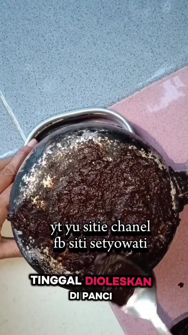 Teko lama sudah gosong dan hitam? Ini solusi jitu mengembalikan kilaunya cuma dengan 3 bahan dapur 