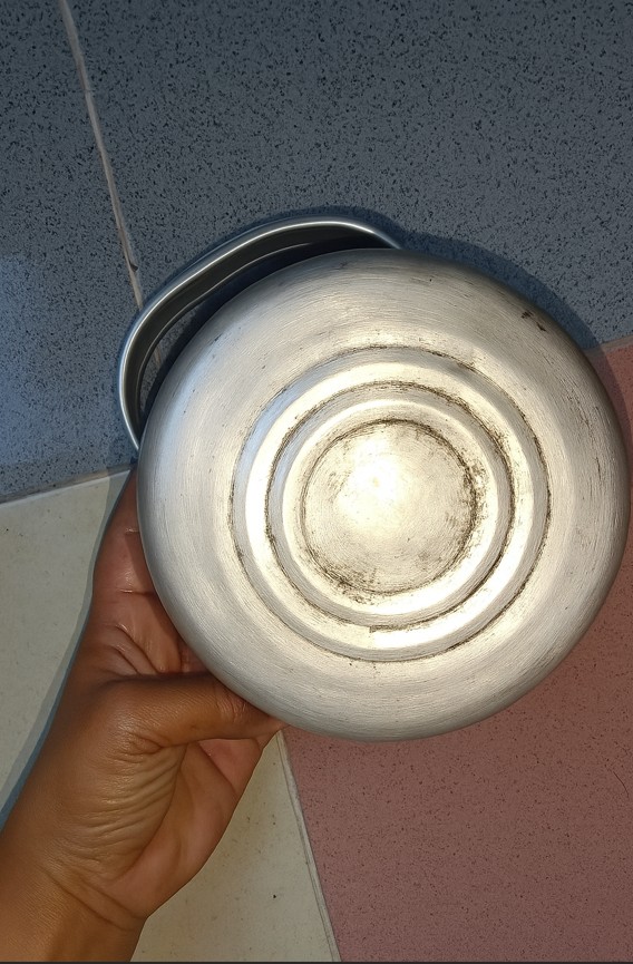 Teko lama sudah gosong dan hitam? Ini solusi jitu mengembalikan kilaunya cuma dengan 3 bahan dapur 