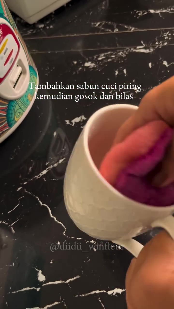 Noda teh dan kopi bikin gelas berkerak, begini cara mencucinya biar mengilap lagi
