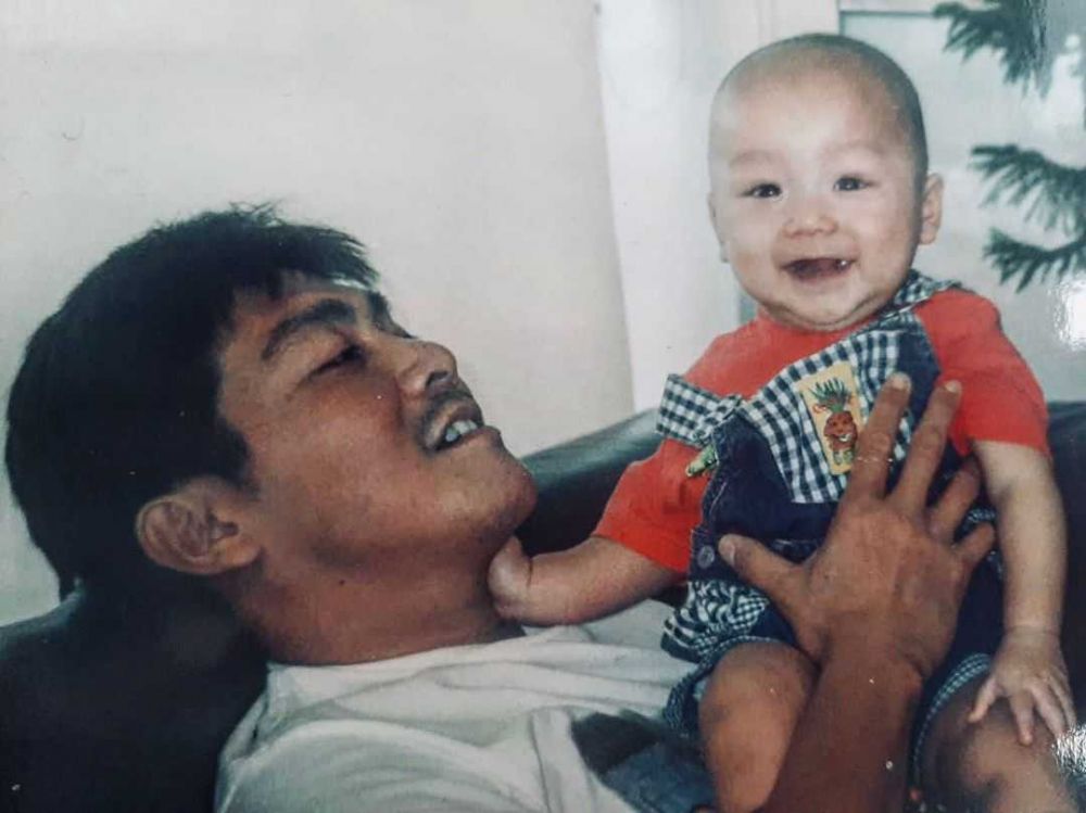 Sama-sama jadi artis, ini potret lawas 9 seleb bersama orang tua, Aminah 'Mak Nyak' syuting bareng ibu