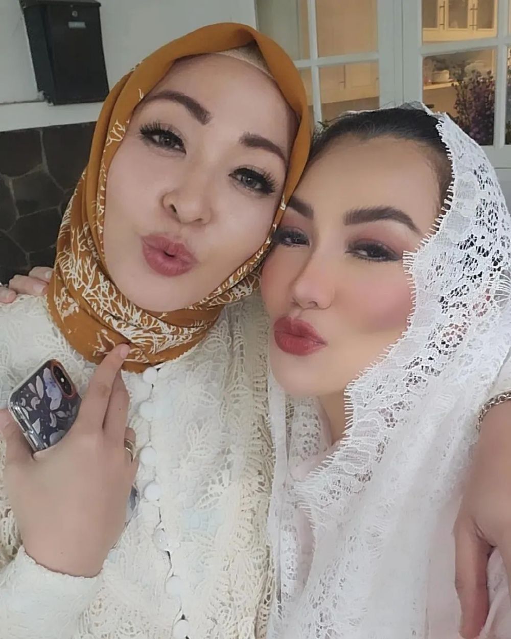 Bak kakak adik, begini 11 potret kedekatan Reza Angelina dan Angelina Sondakh, jauh dari permusuhan