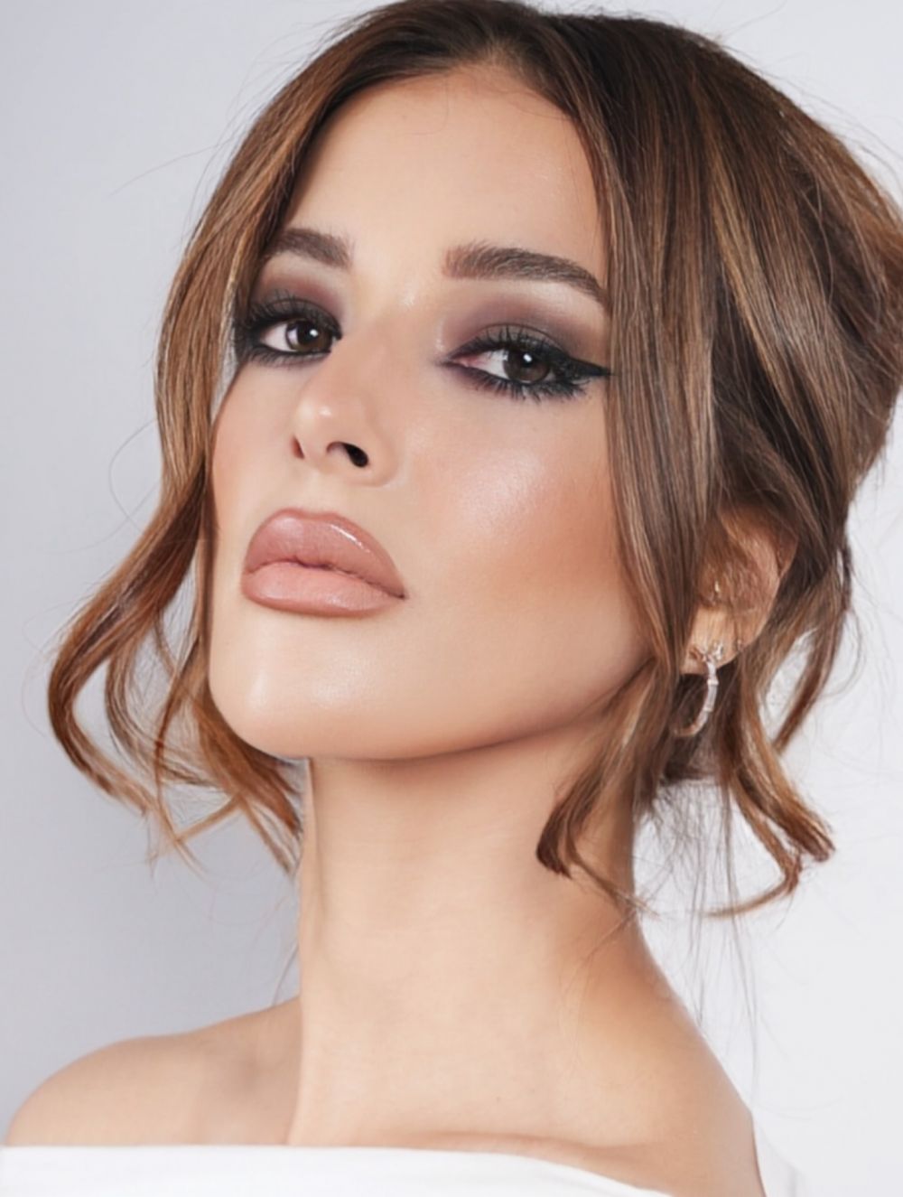 Pamer wajah dengan makeup glamor & bibir tebal, 7 potret Tasya Farasya ini disebut bak Kim Kardashian