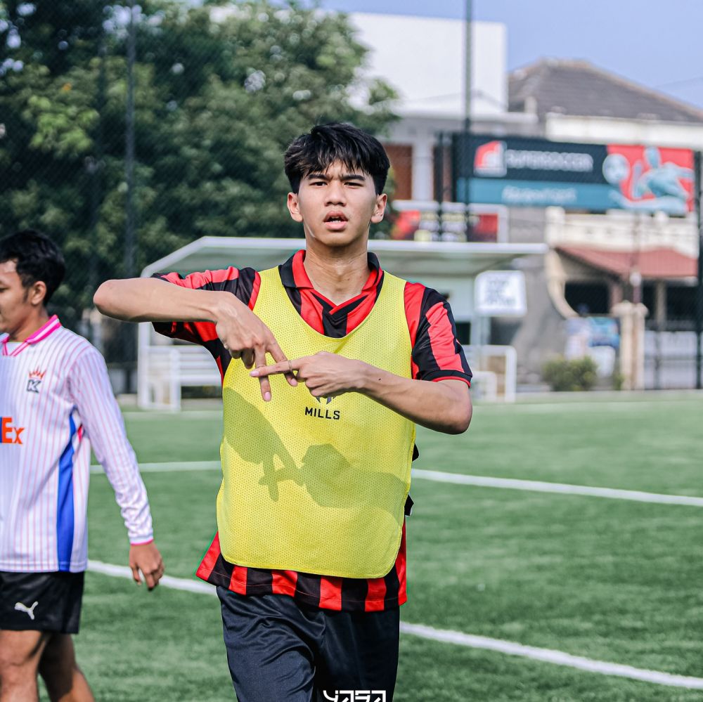 Pesona tampan diwarisi sang ayah, ini 9 potret Ayman Modjo putra Duta Sheila On 7 yang makin dewasa