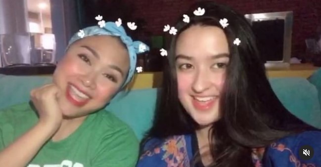 Ibu dan anak selisih 34 tahun tapi bak kakak adik, ini 11 potret Titi DJ bareng Stephanie Poetri