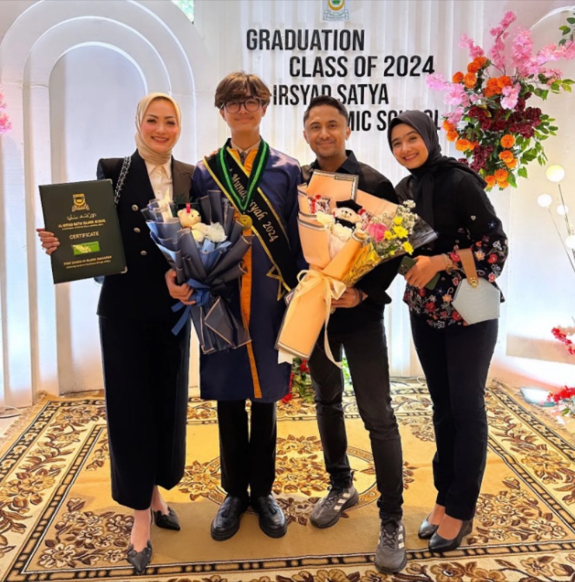 9 Potret kompak Sonya Fatmala dan Christy Jusung dukung Bintang Pratama, terbaru hadiri penghargaan