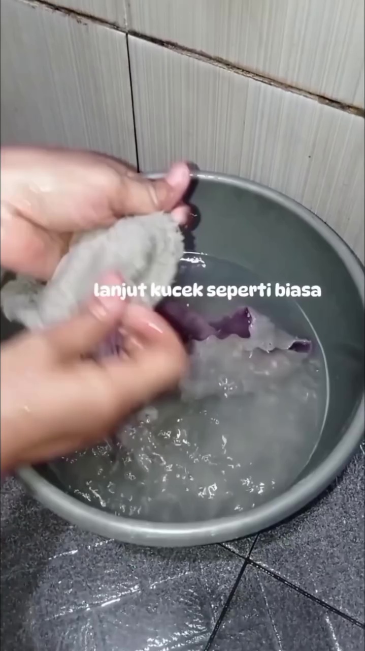 Lap dapur sering bikin perabot jadi bau? Coba cuci dengan garam dan 1 bahan dapur ini agar wangi kesat