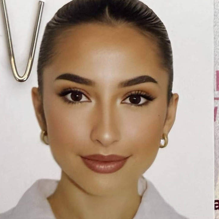 Paras cantiknya disebut mirip Kylie Jenner, ini 7 potret Jennifer Coppen saat pakai dan tanpa makeup