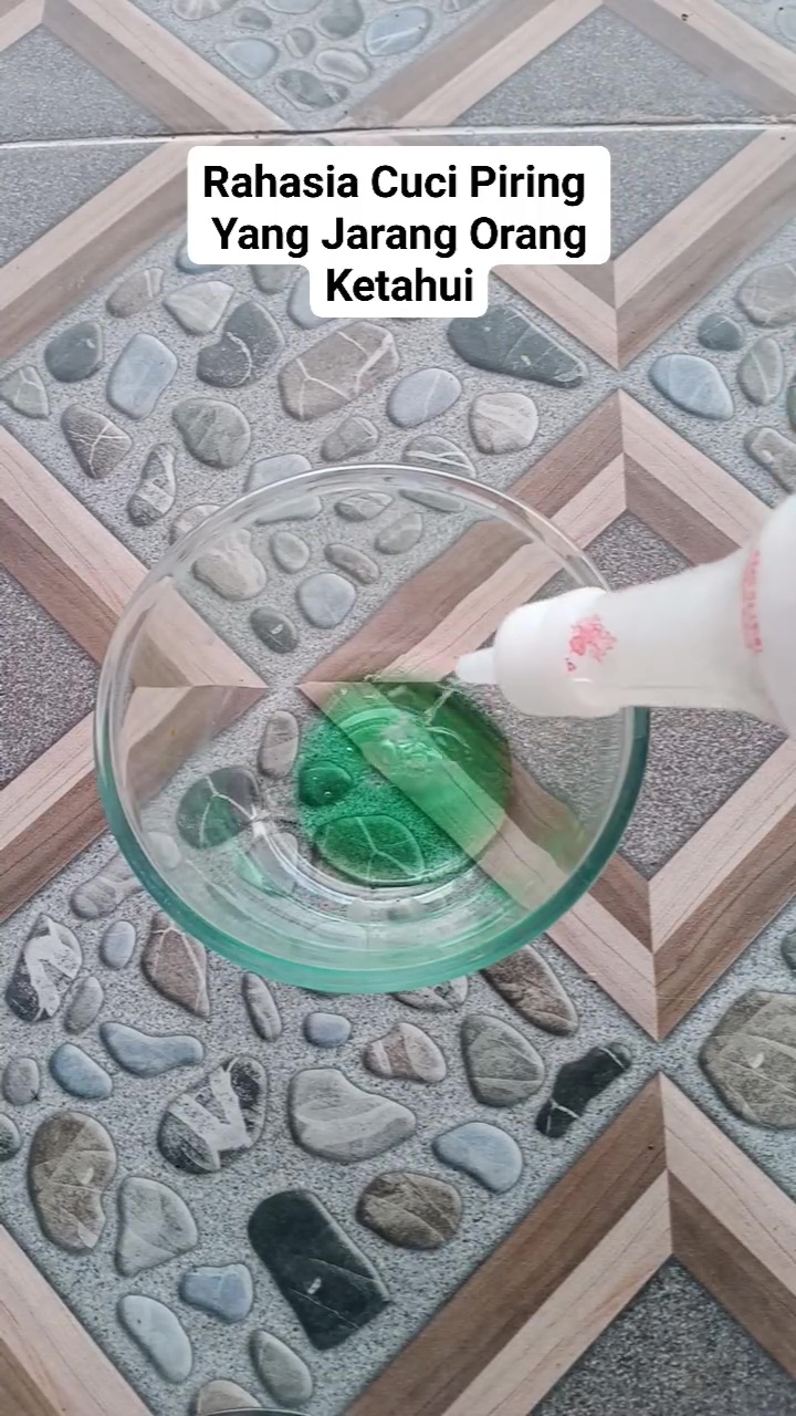 Effortless! Ternyata ini rahasia gelas kaca kusam bisa jadi baru lagi tanpa disikat kuat