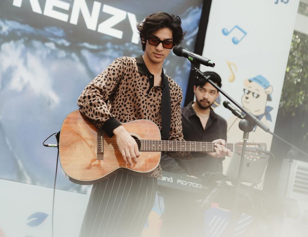 Ikuti jejak sang ayah sebagai musisi, intip 11 potret Kenzy anak Andre Taulany yang gayanya makin cool