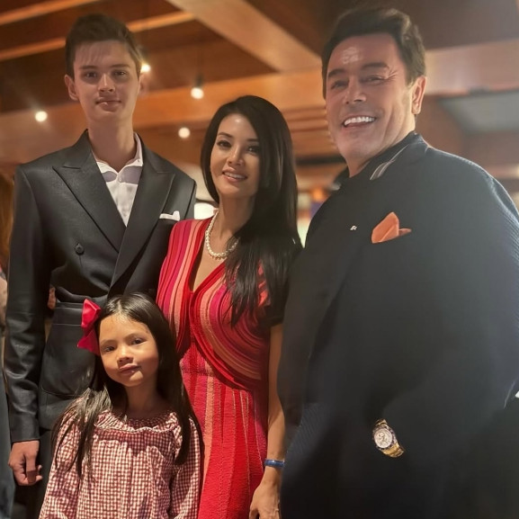 Kini sudah kuliah, intip 9 potret Armand Fauzan putra Farah Quinn yang jarang tersorot