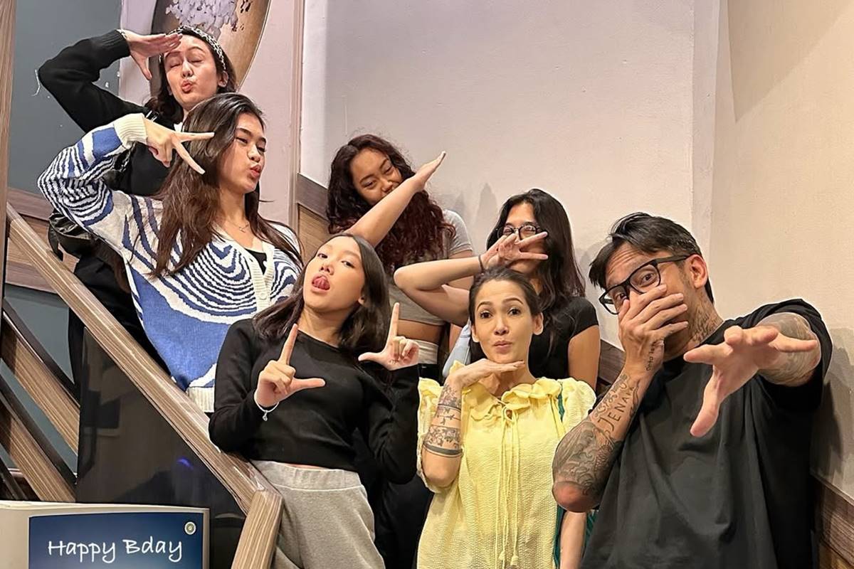 Gaya parentingnya 'rock and roll' abis, intip 11 potret kedekatan Tora Sudiro bareng kelima anaknya