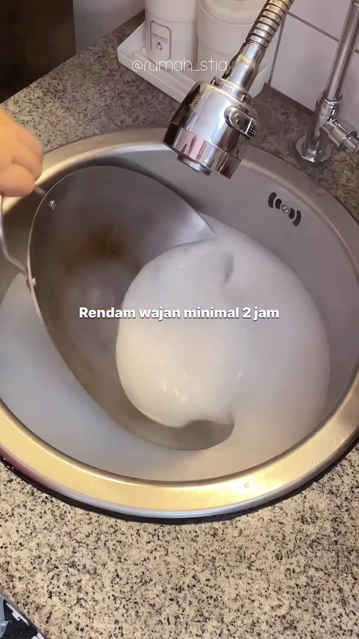 Wajan berkerak bukan masalah, coba cara praktis ini agar kinclong lagi seketika tanpa abu gosok