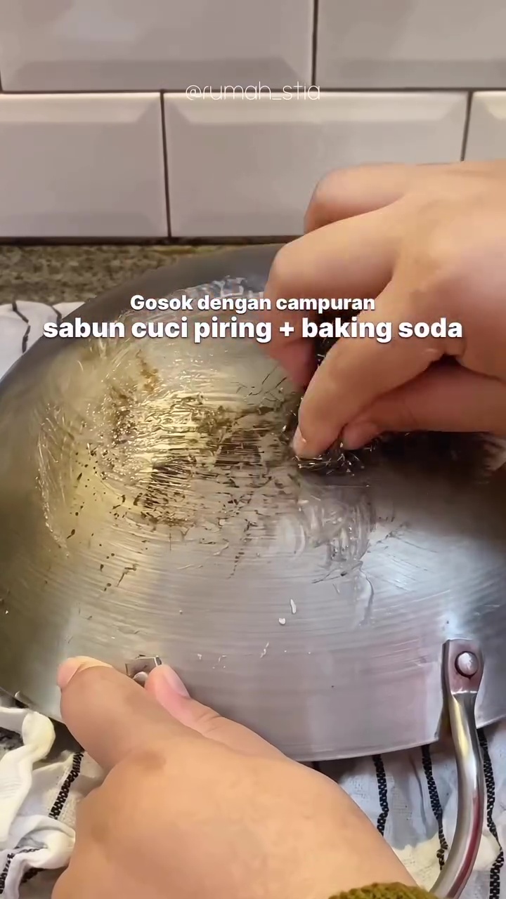 Wajan berkerak bukan masalah, coba cara praktis ini agar kinclong lagi seketika tanpa abu gosok