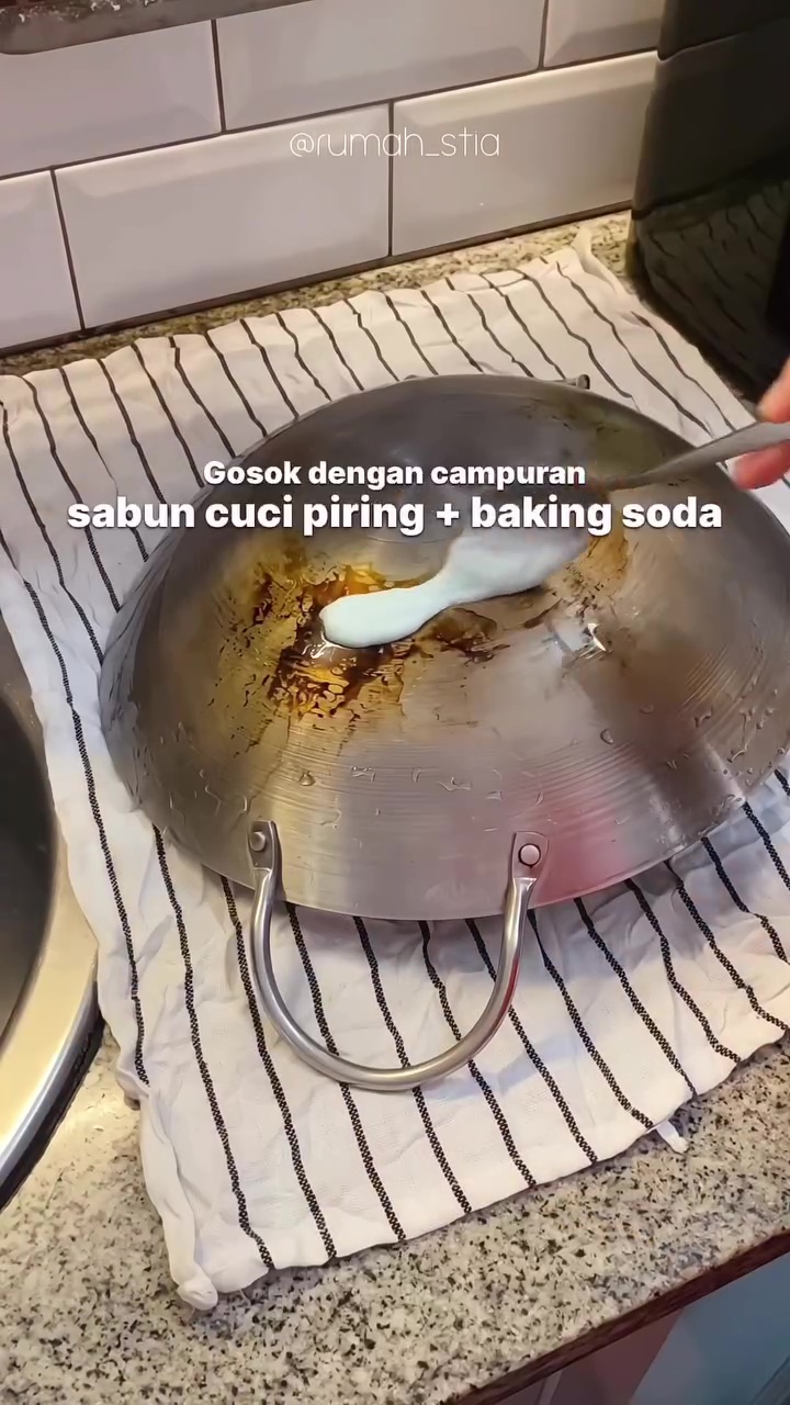 Wajan berkerak bukan masalah, coba cara praktis ini agar kinclong lagi seketika tanpa abu gosok