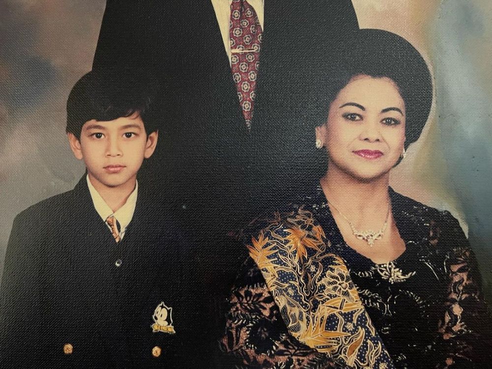 Paras tampannya dipuji sedari dulu, begini 11 potret masa kecil Raffi Ahmad