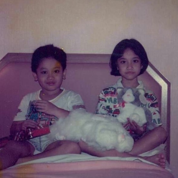 Disebut kembar, intip 9 potret masa kecil Bunga Citra Lestari yang parasnya plek ketiplek Noah