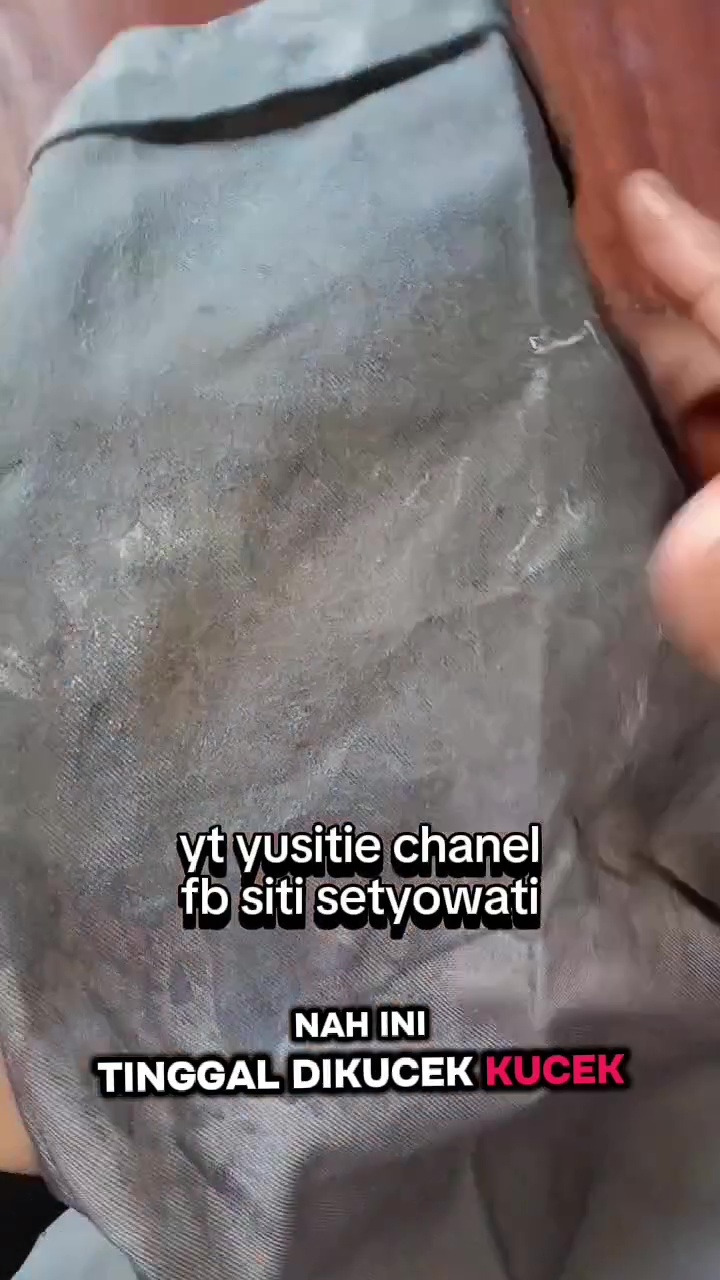 Baju terkena noda oil hitam? Jangan langsung dicuci, ini cara menghilangkannya pakai 1 bahan dapur