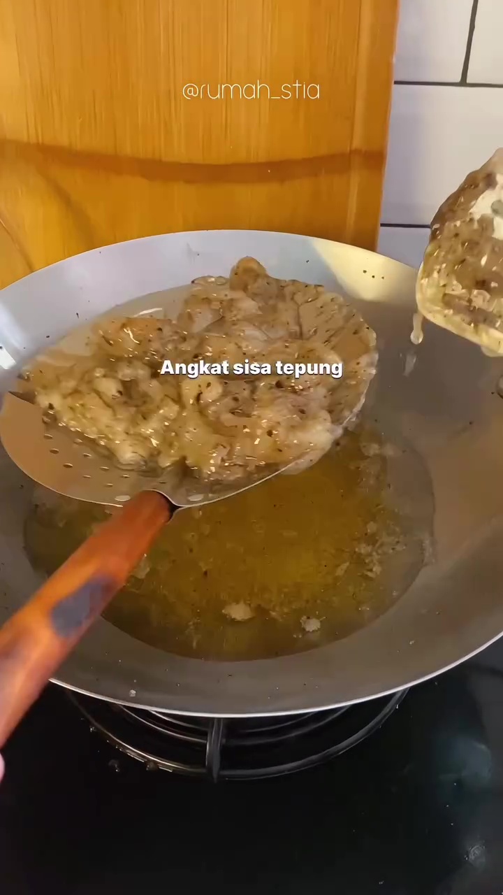 Minyak goreng keruh karena makanan bisa jadi jernih lagi seperti baru, begini cara mengatasinya