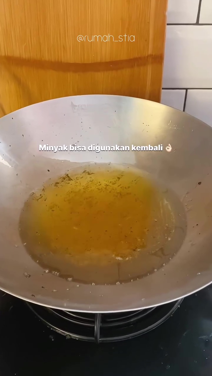 Minyak goreng keruh karena makanan bisa jadi jernih lagi seperti baru, begini cara mengatasinya