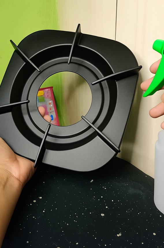 Masih suka rendam tungku kompor berkerak? Coba bersihkan dengan cairan ini, noda membandel auto rontok