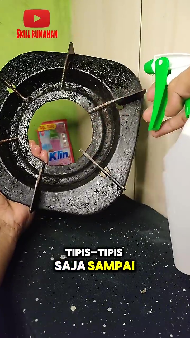 Masih suka rendam tungku kompor berkerak? Coba bersihkan dengan cairan ini, noda membandel auto rontok