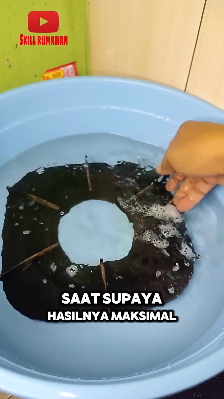 Masih suka rendam tungku kompor berkerak? Coba bersihkan dengan cairan ini, noda membandel auto rontok