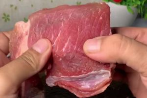 Masak daging masih suka alot? Coba trik ini biar teksturnya lebih lembut tanpa perlu direbus