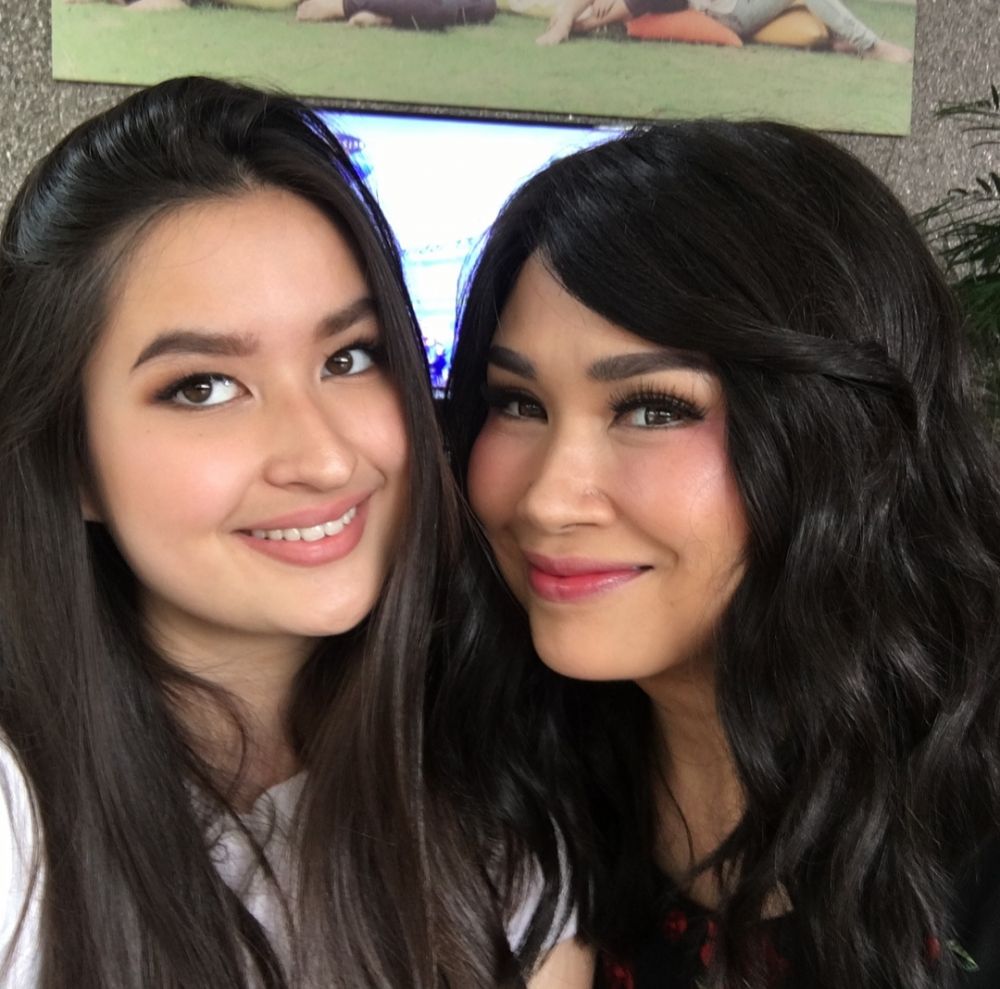 Sudah melepas putrinya ke jenjang pernikahan, ini 11 potret Titi DJ bareng Stephanie dulu hingga kini