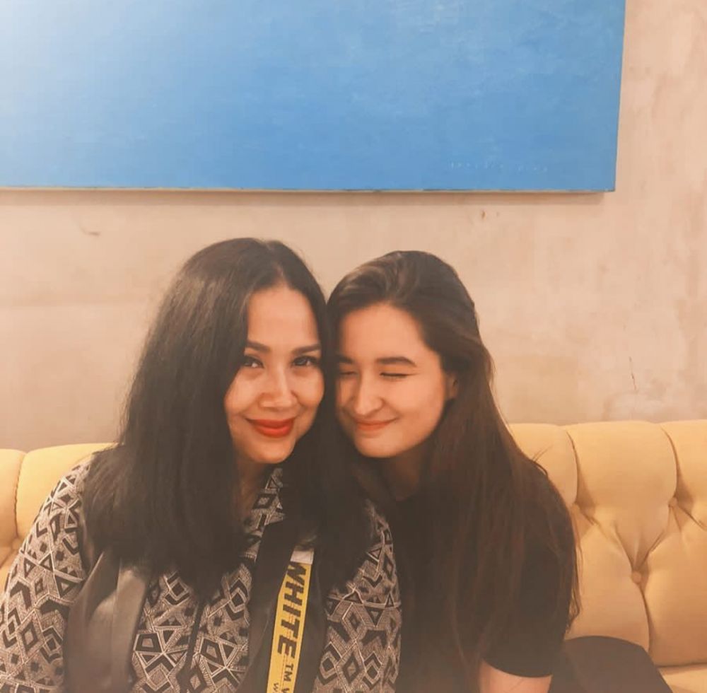 Sudah melepas putrinya ke jenjang pernikahan, ini 11 potret Titi DJ bareng Stephanie dulu hingga kini