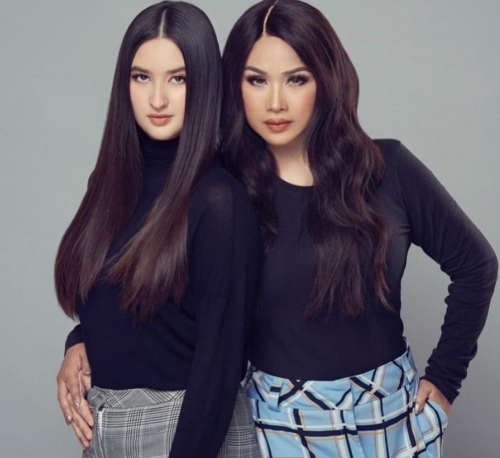 Sudah melepas putrinya ke jenjang pernikahan, ini 11 potret Titi DJ bareng Stephanie dulu hingga kini