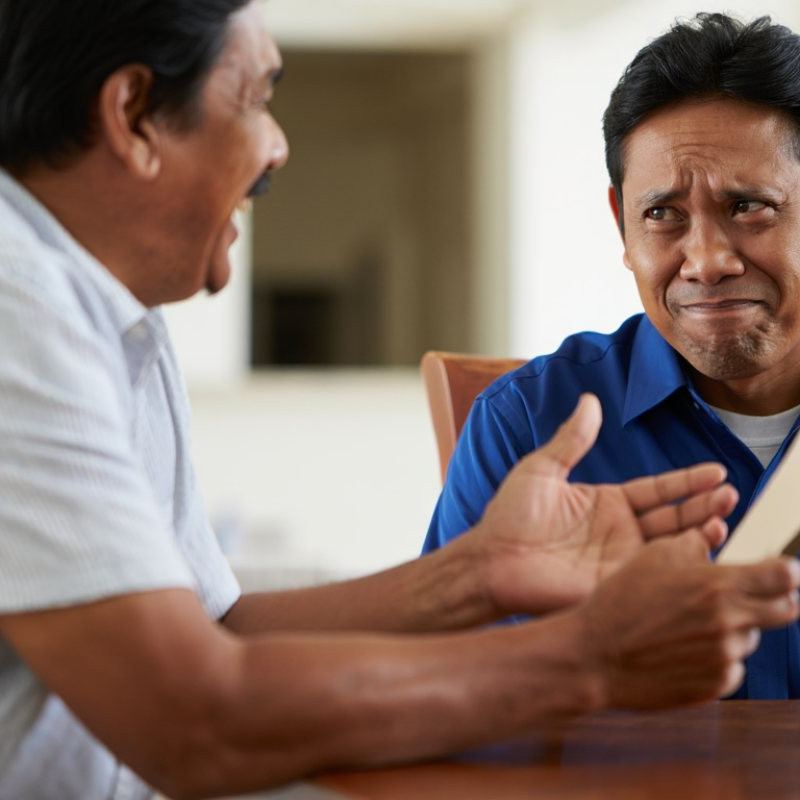 100 Pertanyaan jokes bapak-bapak paling unik dan lucu 2025, cerdas tapi absurd