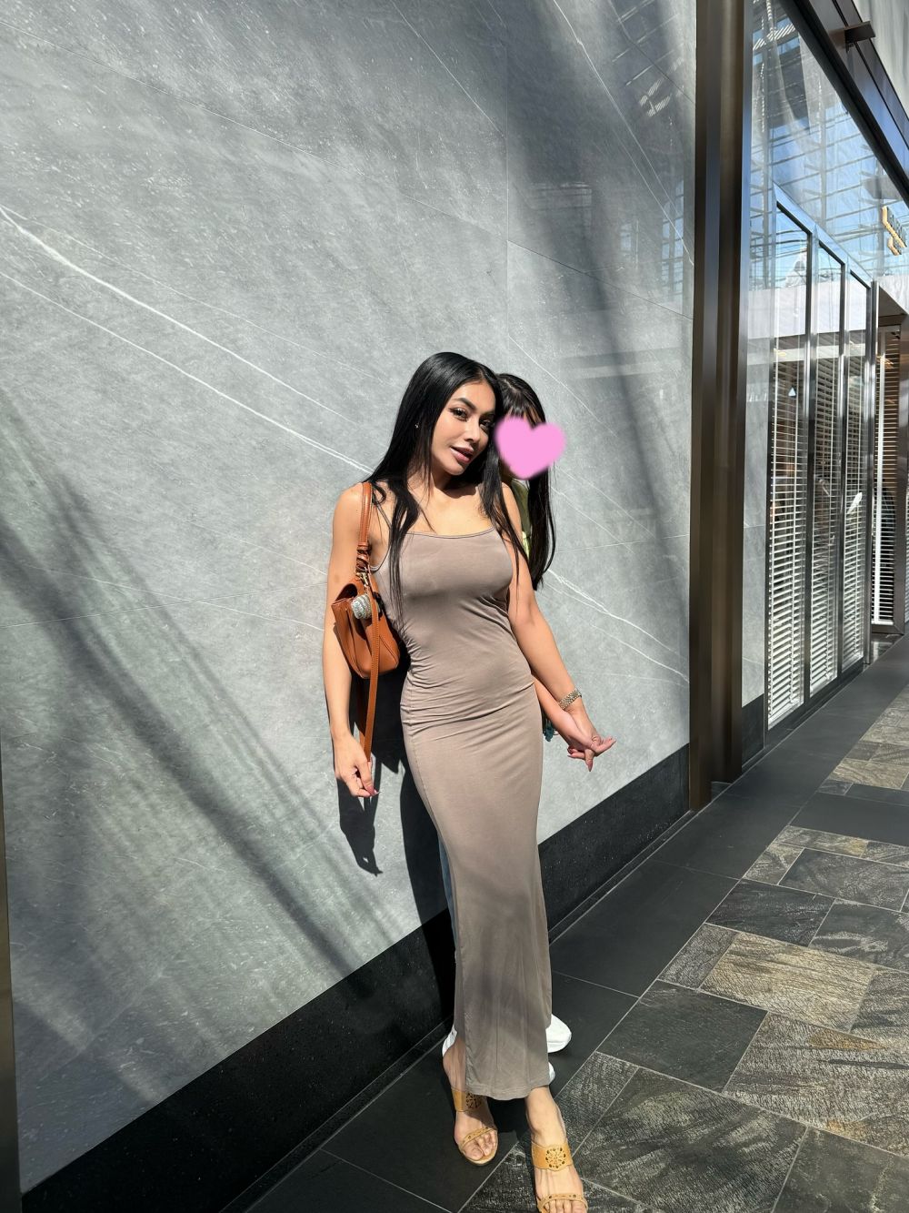 7 Potret Denada dan Aisha sang putri saat jalan bareng, dari belakang susah dibedakan