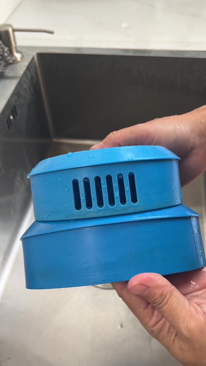 Siapa sangka, tutup teko plastik yang menghitam bisa cerah lagi hanya dicuci dengan 1 bahan ini