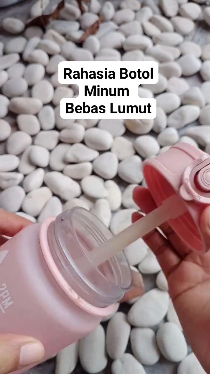Punya botol minum tapi berlumut? Jangan dibuang! ini cara efektif membersihkannya agar kesat
