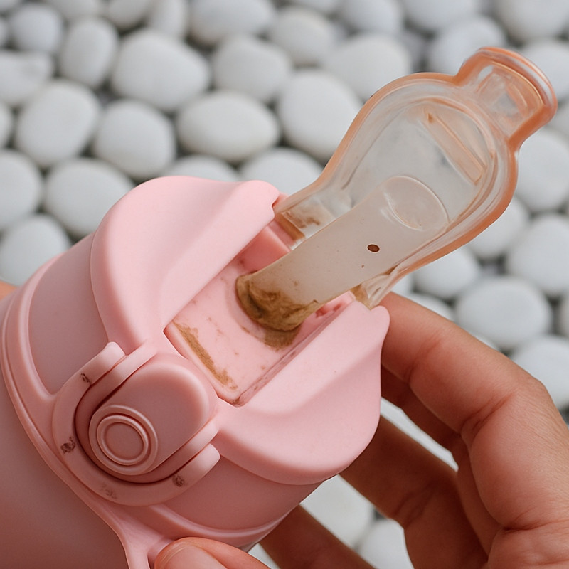 Punya botol minum tapi berlumut? Jangan dibuang! ini cara efektif membersihkannya agar kesat