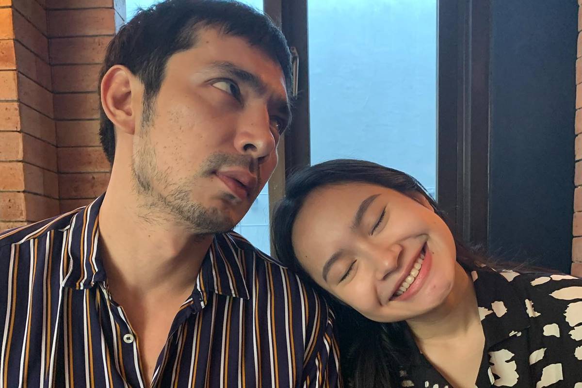 Ada yang dikira pasangan sinetron, potret kebersamaan 9 aktor dan anak perempuan ini bikin iri