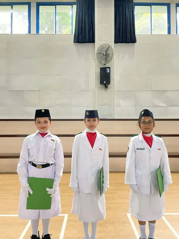 Beda gaya Arsy Hermansyah saat pakai 11 baju daerah sedari kecil, anggun pol