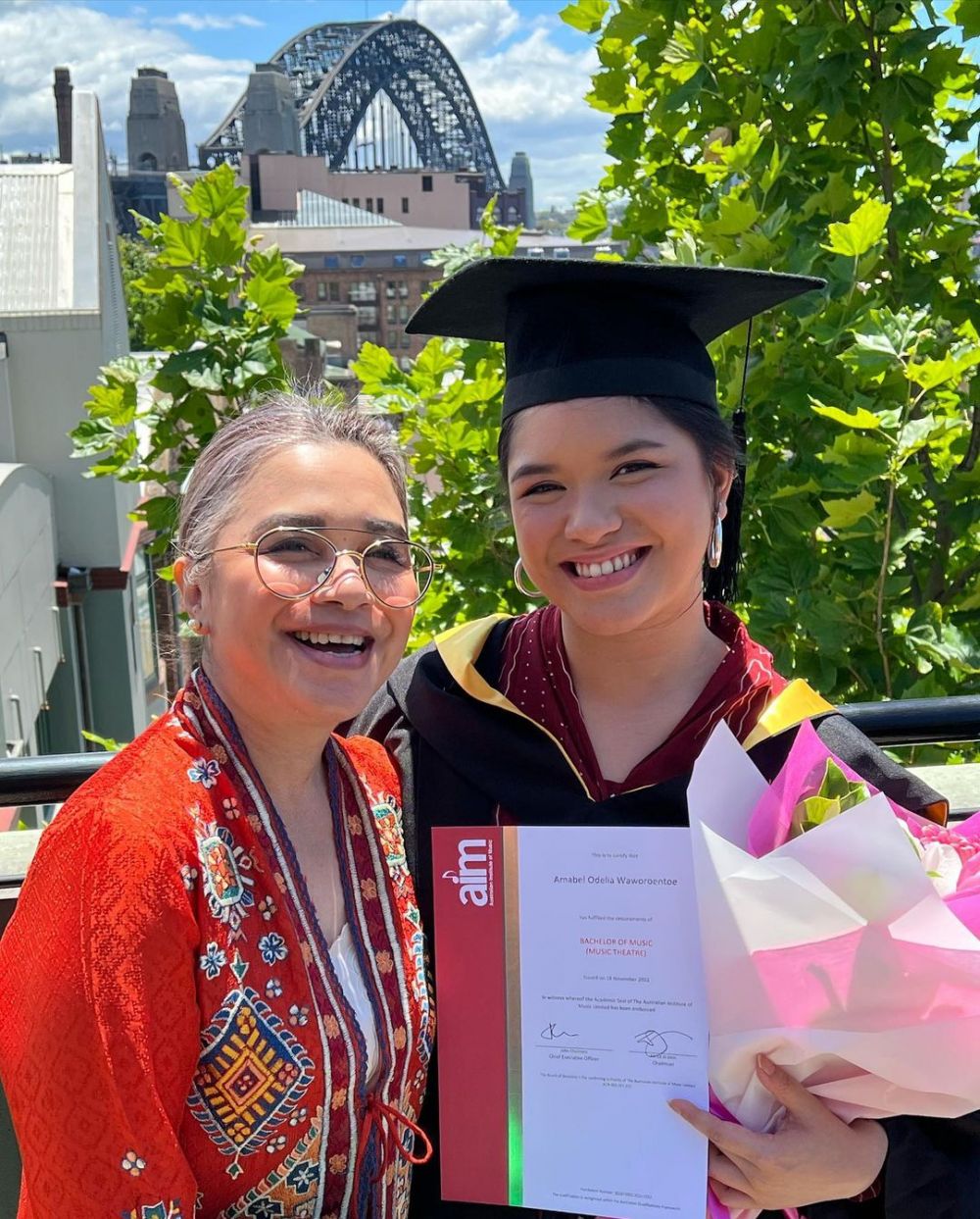 Potret 15 seleb sama anak yang sudah dewasa ini mirip pol, terbaru ada Denada dan putrinya Aisha