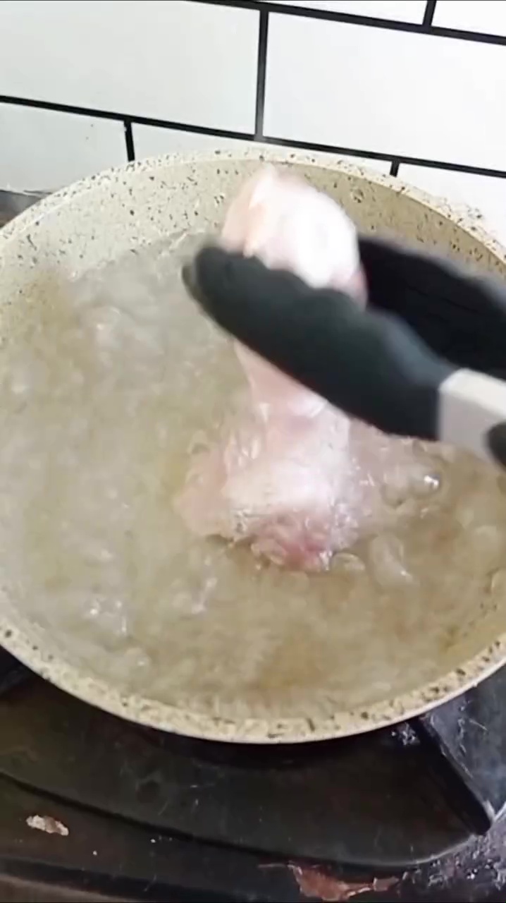Stop cuci ayam dengan air jika ingin bebas kontaminasi, coba cara ini agar lebih higienis