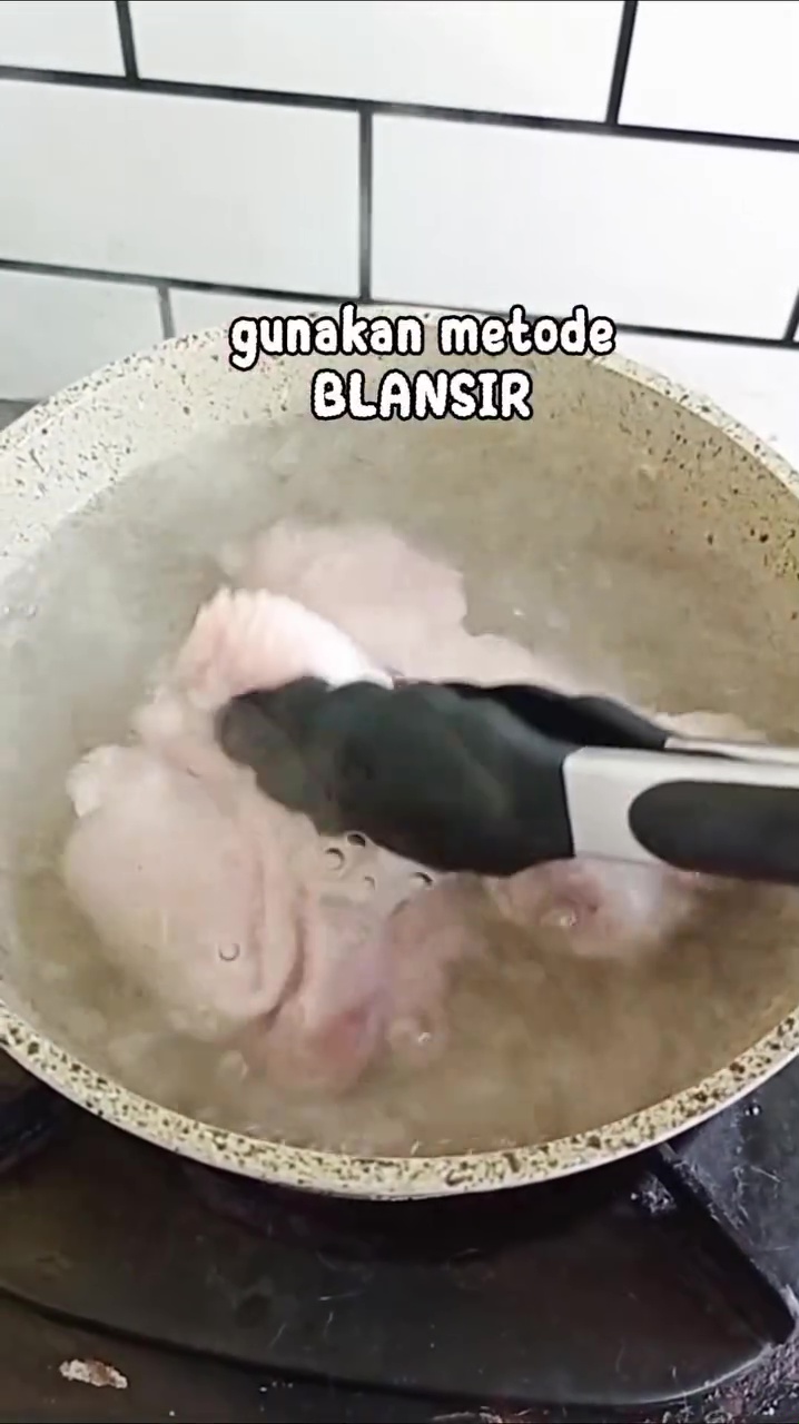 Stop cuci ayam dengan air jika ingin bebas kontaminasi, coba cara ini agar lebih higienis